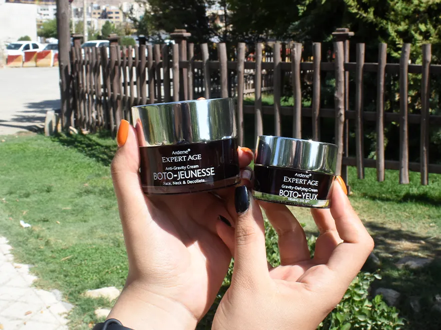 نقد و بررسی کرم دور چشم ضد چروک و ضد افتادگی قوی آردن اکسپرتیج حجم 15 میلی لیتر