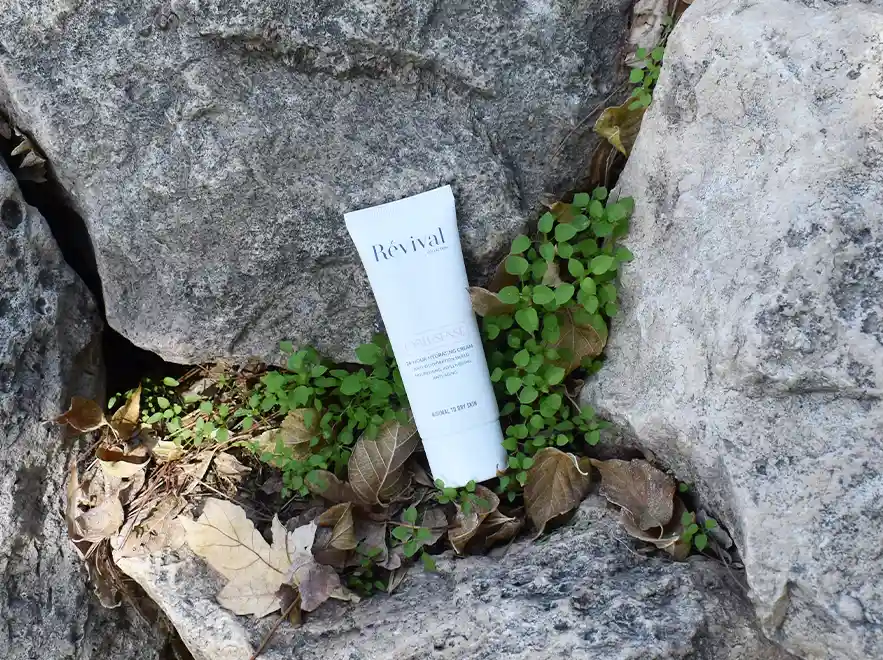 نقد و بررسی کرم آبرسان پوست های خشک و معمولی رویوال حجم 40 میلی لیتر