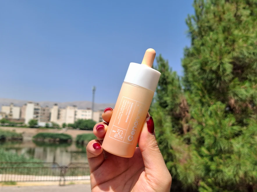 بررسی ترکیبات سرم ضد آفتاب بی رنگ انواع پوست ژنوبایوتیک SPF30 حجم 30 میلی لیتر