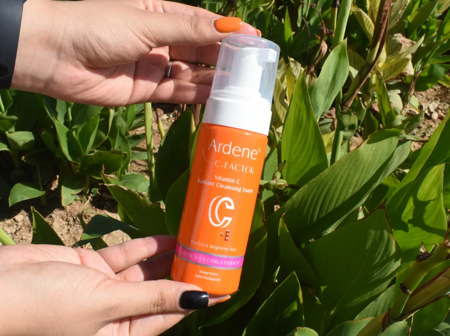 نقد و بررسی فوم شستشوی صورت ویتامین سی آردن سی فکتور وزن 150 گرم