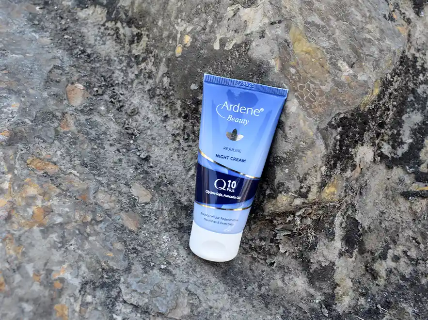 نقد و بررسی کرم ضد چروک شب رژولاین کیوتن آردن بیوتی حجم 50 میلی لیتر