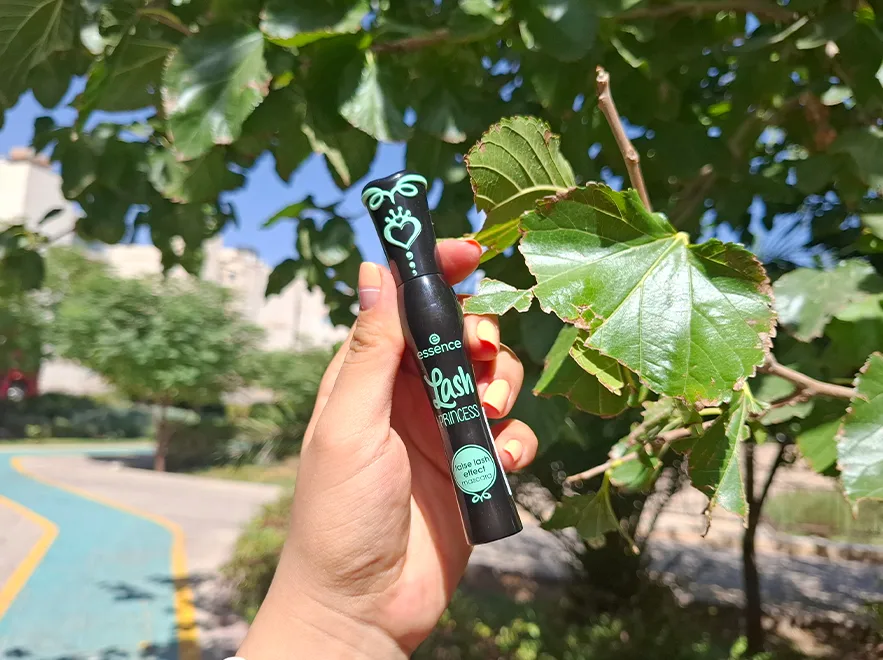 نقد و بررسی ریمل حجم دهنده لش پرنسس سبز اسنس مدل False Lash Effect