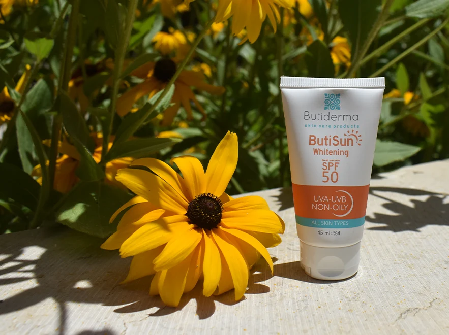 نقد و بررسی کرم ضد آفتاب بی رنگ روشن کننده بیوتی درما SPF50 حجم 45 میلی لیتر