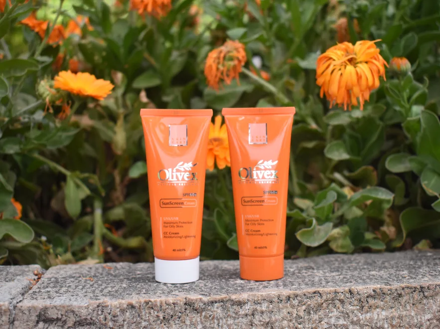 بررسی ترکیبات کرم ضد آفتاب سی سی بی رنگ پوست چرب الیوکس SPF60 حجم 50 میلی لیتر