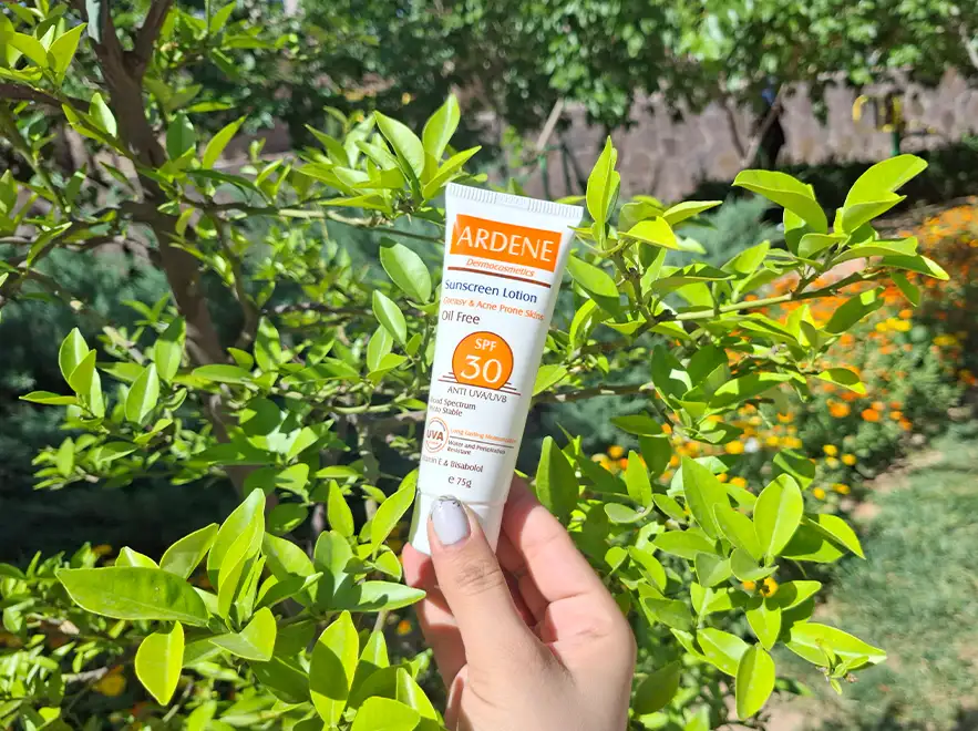 بررسی ترکیبات لوسیون ضد آفتاب پوست چرب و جوش دار آردن SPF30 حجم 75 میلی لیتر