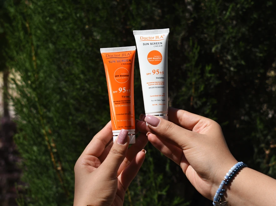 نقد و بررسی کرم ضد آفتاب بی رنگ انواع پوست دکتر ژیلا SPF95 حجم 50 میلی لیتر