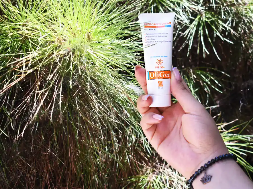 بررسی کرم ضد آفتاب و ضد چروک بی رنگ پوست خشک و معمولی الی ژن SPF30 حجم 50 میلی لیتر