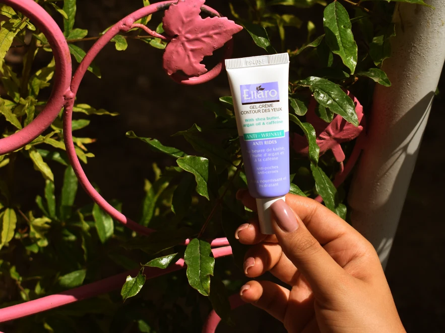 نقد و بررسی ژل کرم دور چشم ضد تیرگی و ضد چروک الارو حجم 20 میلی لیتر