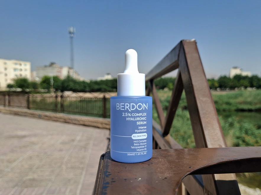مقایسه ویژگی سرم آبرسان هیالورونیک اسید 2.5 درصد بردون حجم 30 میلی لیتر
