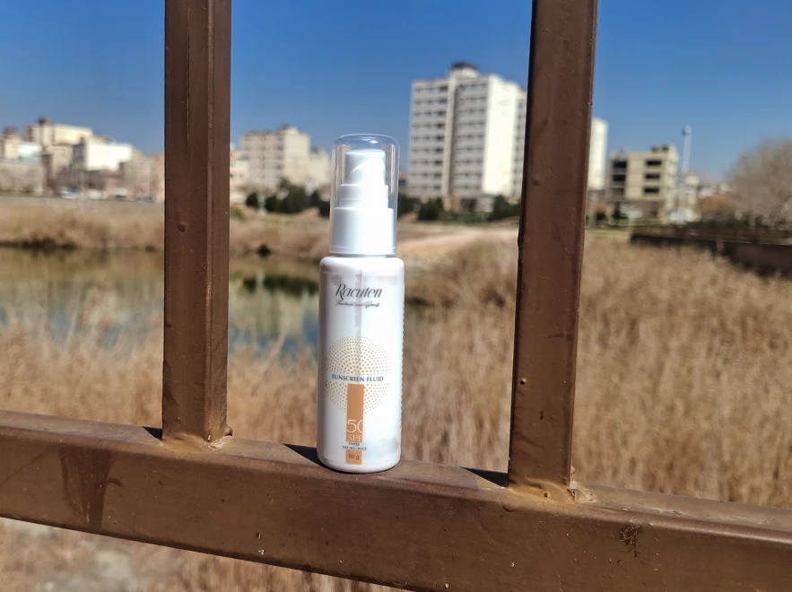 نقد و مقایسه فلویید ضد آفتاب رنگی بژ طبیعی پوست های مختلط و چرب راکوتن SPF50 حجم 50 میلی لیتر