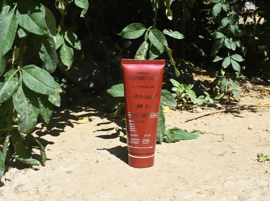 نقد و بررسی کرم ضد آفتاب روشن کننده و ضد چروک بی رنگ انواع پوست آردن اکسپرتیج SPF35 حجم 45 میلی لیتر