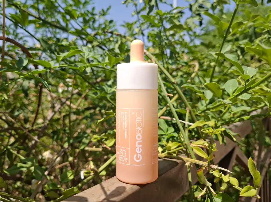 نقد و مقایسه سرم ضد آفتاب بی رنگ انواع پوست ژنوبایوتیک SPF30 حجم 30 میلی لیتر