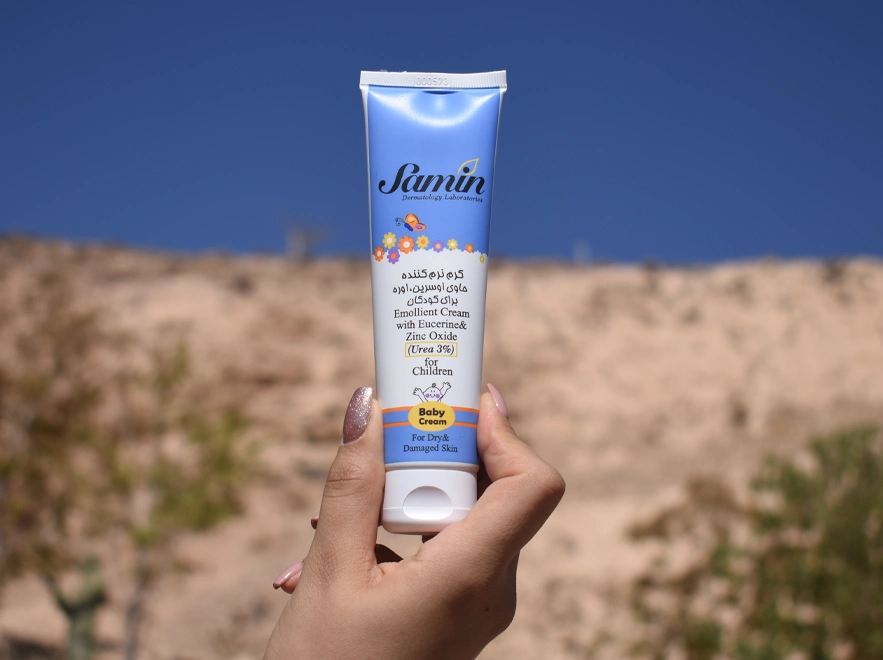 نقد و بررسی کرم نرم کننده اوسرین و اوره 3 درصد کودکان ثمین حجم 100 میلی لیتر