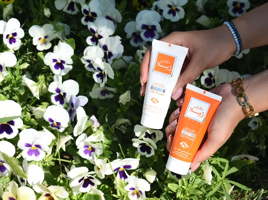 نقد و بررسی کرم ضد آفتاب بی رنگ پوست های مختلط و چرب دکتر ژیلا SPF30 حجم 65 میلی لیتر