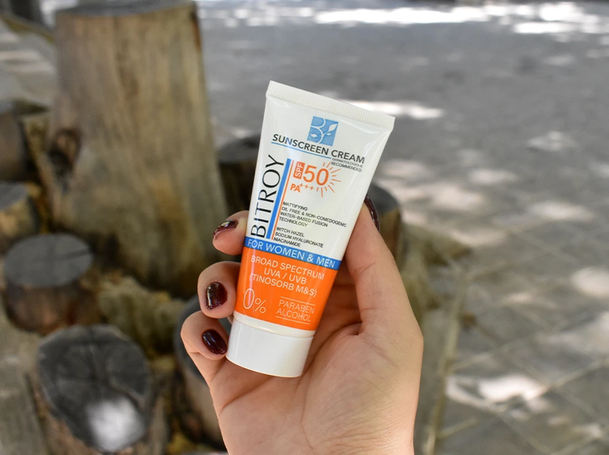 نقد و مقایسه کرم ضد آفتاب بی رنگ پوست های مختلط و چرب بیتروی SPF50 حجم 50 میلی لیتر