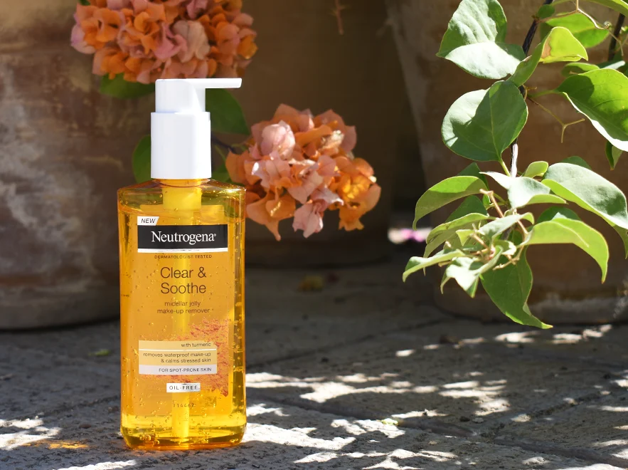 نقد و مقایسه ژل میسلار پاک کننده آرایش زردچوبه نوتروژینا مدل Clear & Soothe حجم 200 میلی لیتر