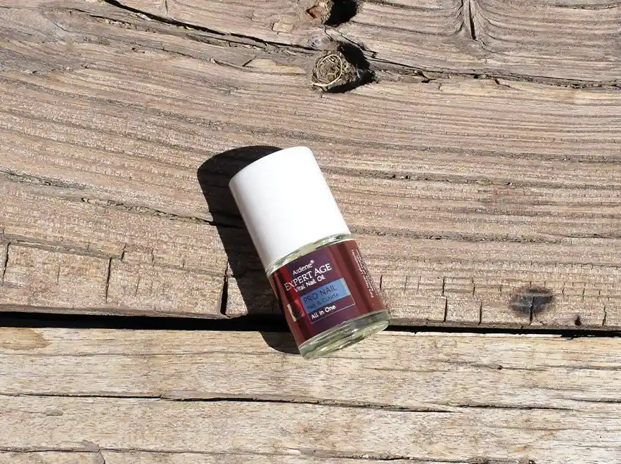 نقد و بررسی روغن تقویت کننده و استحکام بخش ناخن آردن اکسپرتیج وزن 8 گرم
