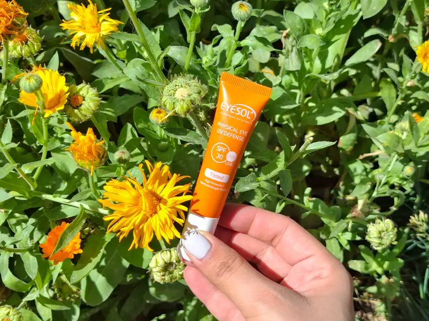 بررسی ترکیبات کرم ضد آفتاب دور چشم رنگی آیسول SPF30 حجم 15 میلی لیتر