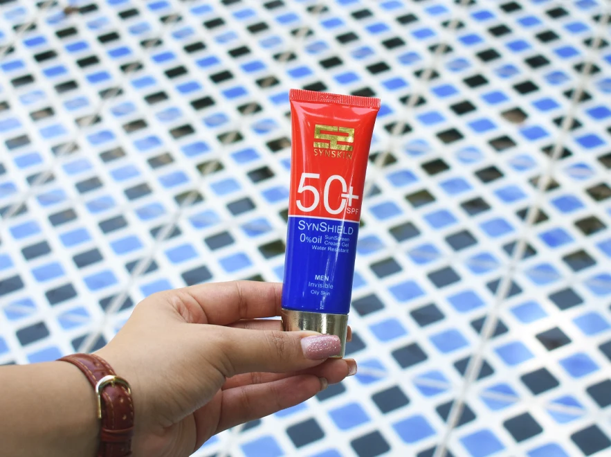 نقد و بررسی ژل کرم ضد آفتاب آقایان پوست چرب ساین شیلد ساین اسکین SPF50 حجم 50 میلی لیتر