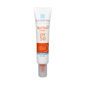 کرم ضد آفتاب بی رنگ پوست های چرب فیوژن بیوتی درما SPF50 حجم 40 میلی لیتر